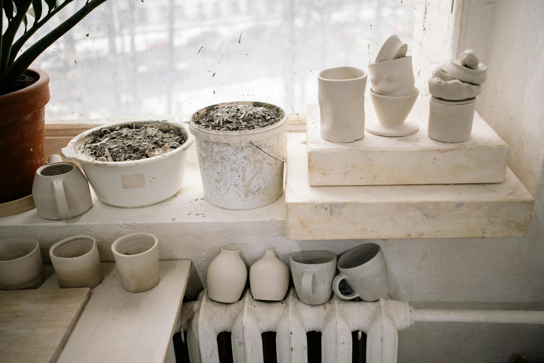 Studio-Editionen am Fenster